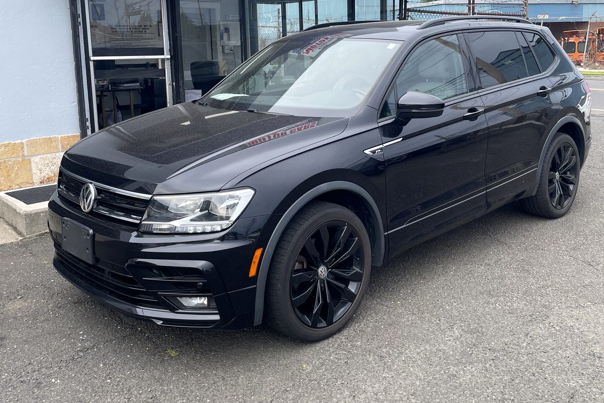 2021 Volkswagen Tiguan in black